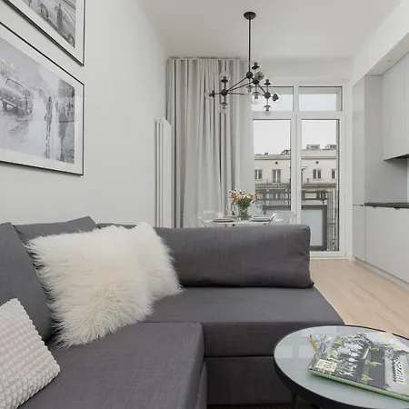 アパート Spacious With Panoramic View Of By Renters ワルシャワ
