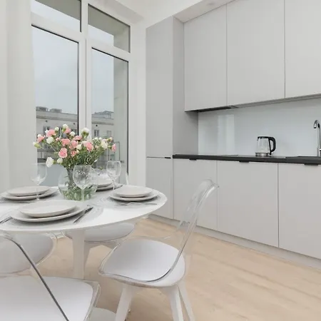 Spacious With Panoramic View Of By Renters Apartmán Varšava