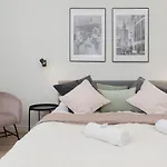 Spacious With Panoramic View Of By Renters *