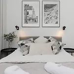 Spacious With Panoramic View Of By Renters
